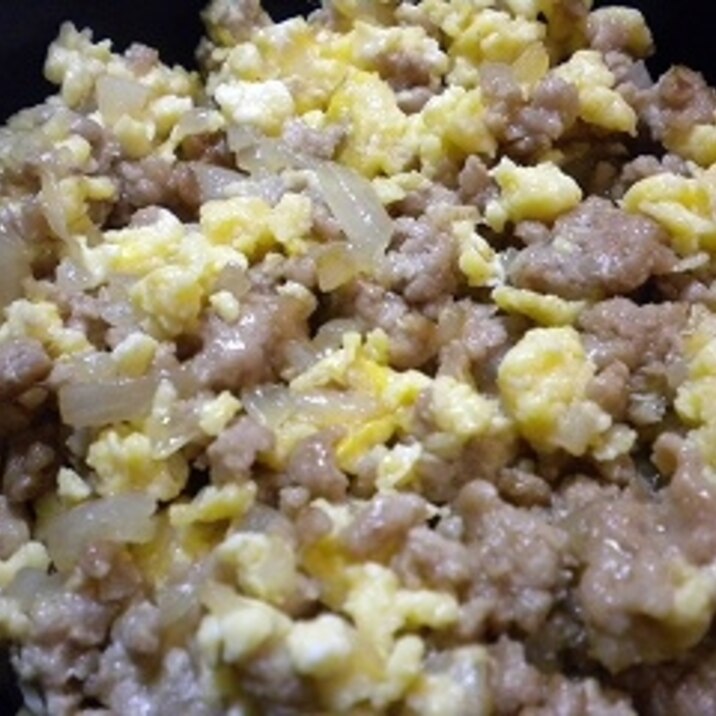 豚肉そぼろいり卵混ぜ丼